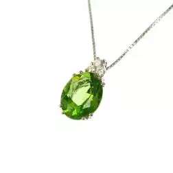 Girocollo Punto Luce Peridoto Ovale e 3 Diamanti in Oro Bianco