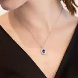 Ciondolo Kate Tanzanite 1,62ct Ovale 8x6mm foto indossata