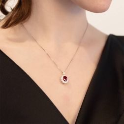 Ciondolo Kate Rubino 1,54ct Ovale 8x6mm foto indossata