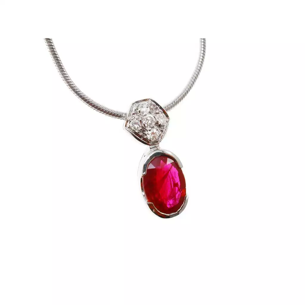 Girocollo semirigido con Rubino Rosso Ovale e 5 Diamanti in Oro Bianco