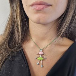 Ciondolo Bambolina piedi e mani celeste foto indossata