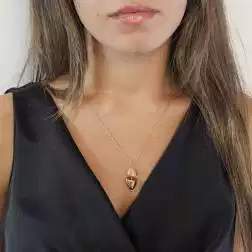 Collana con ciondolo a mandorla in Oro Rosa foto indossata