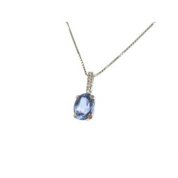 Necklace with Oval Blue Sapphire and diamonds