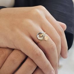Photo of worn Ring Flower Leaf Gold Three Colors
