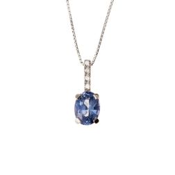 Necklace with Oval Blue Sapphire and diamonds