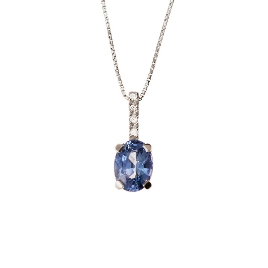 Necklace with Oval Blue Sapphire and diamonds