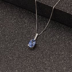 Necklace with Oval Blue Sapphire and diamonds