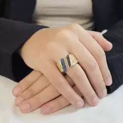 Anello con Zirconi Blu e Gialli Oro Giallo foto indossata