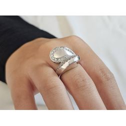 Anello Drop con zirconi Oro Bianco foto indossata