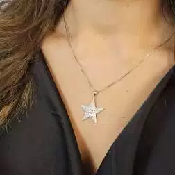 Ciondolo stella in Oro bianco con zirconi  foto indossata