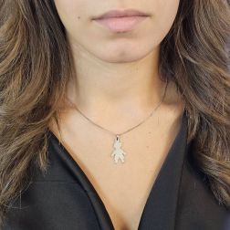 Ciondolo Bimbo in Oro Bianco foto indossata