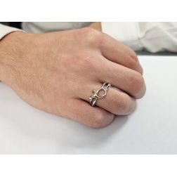 Anello Abbraccio "Passione" in Oro Bianco e Oro Rosa foto indossata