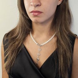 Collana Girocollo di Perle chiusura 3 Cuori in Oro Bianco foto indossata