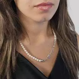 Collana Girocollo di Perle chiusura 3 Cuori in Oro Bianco foto indossata