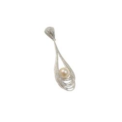 Freshwater pearl drop pendant