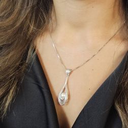 Ciondolo a goccia con Perla Freshwater foto indossata