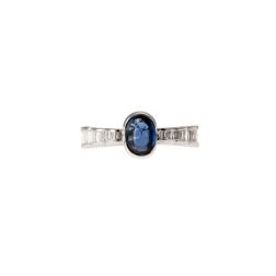 Anello Solitario Zaffiro Ovale e Diamanti Baguette