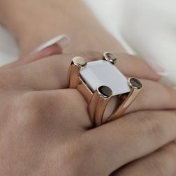 Anello Agata con griffe Oro Rosa foto indossata