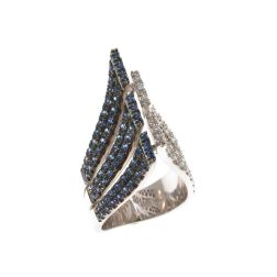 Anello Freccia pavè Zaffiri Blu e Diamanti Oro Bianco