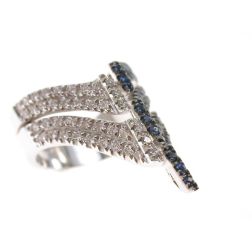 Anello Freccia pavè Zaffiri Blu e Diamanti Oro Bianco