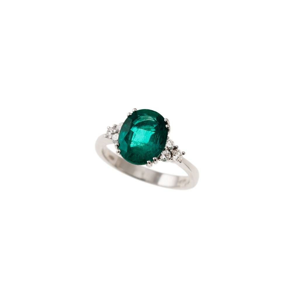 Oval Emerald Solitaire and 6 Diamonds in White Gold