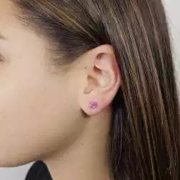 Orecchini Zaffiri Rosa Ovali 5x4mm su Oro Bianco foto indossata
