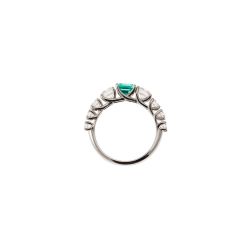 Solitario Smeraldo Ottagonale contornato da Diamanti a scalare