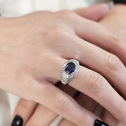 Anello fascia Art Déco con Zaffiro e Diamanti Oro Bianco foto indossata
