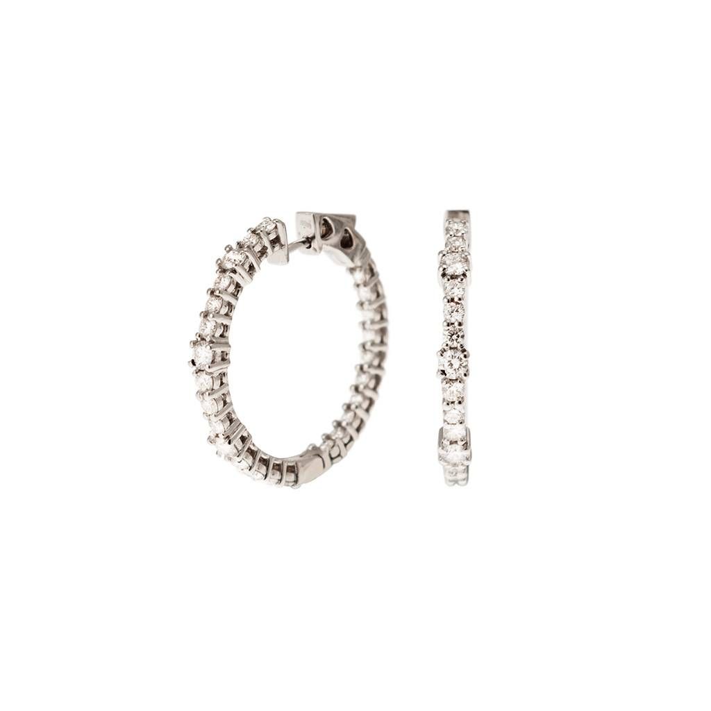 Boccole con Diamanti Alternati in Oro Bianco