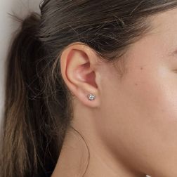 Punto Luce Cipollotto con Diamanti 0.38ct in Oro Bianco foto indossata