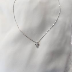 Collana con croce 6 diamanti - Larghezza 6.7mm