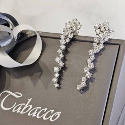 Orecchini a Cascata con 48 Diamanti in Oro Bianco