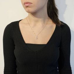 Ciondolo Bimba Oro Rosa e Diamanti foto indossata