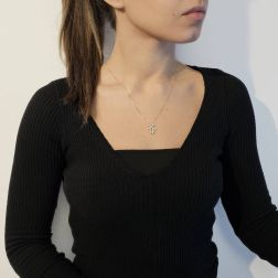 Ciondolo Bimba Oro Giallo e Diamanti foto indossata