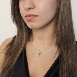 Collana Ciondolo a Trapezio in due Ori e 27 Diamanti foto indossata