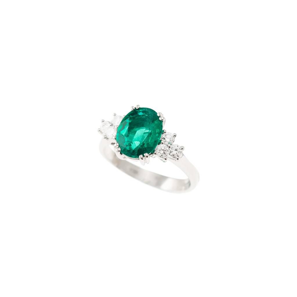 Solitaire Ring with Oval-cut Emerald and Diamonds