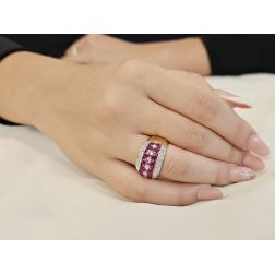Anello fascia 14 Zaffiri Rosa e 50 Diamanti foto indossata