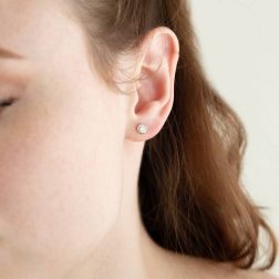 photo of worn Circle Earrings bezel 5,50mm