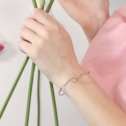 Bracciale Circle Rigido Twin Small in Oro Bianco foto indossata