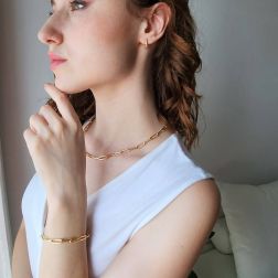 Photo of worn Rolo Squared Oval Chain Bracelet Yellow Gold - 20.50cm
