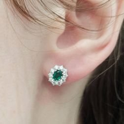 Orecchini Kate Smeraldo 5x4mm e 20 Diamanti foto indossata