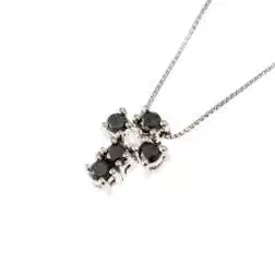 Collana con Croce 5 Diamanti Neri e 1 Diamante Bianco - Larghezza 6.7mm