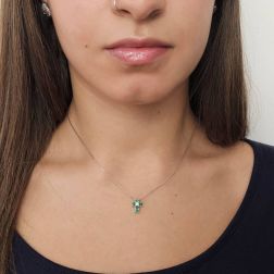 Collana con Croce Smeraldi - Larghezza 8.3mm foto indossata
