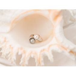 Contrariè Tahitian and Australian Pearl ring with Diamonds