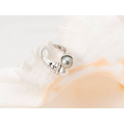 Contrariè Tahitian and Australian Pearl ring with Diamonds