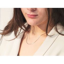Photo of worn Necklace "coda di topo" squared