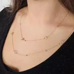 Collana Laccio lungo 103 cm con cerchi e palline foto indossata