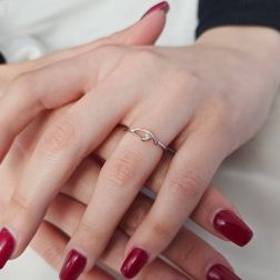 Solitario Diamante Eye Love You foto indossata