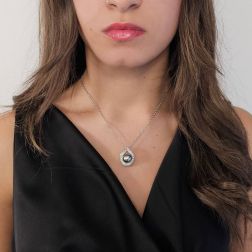 Collana I Pearl You 107 Diamanti e Perla Tahiti foto indossata