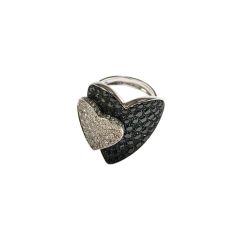 Anello Pavè Doppio Cuore con Diamanti Neri e Bianchi in Oro Bianco 18kt